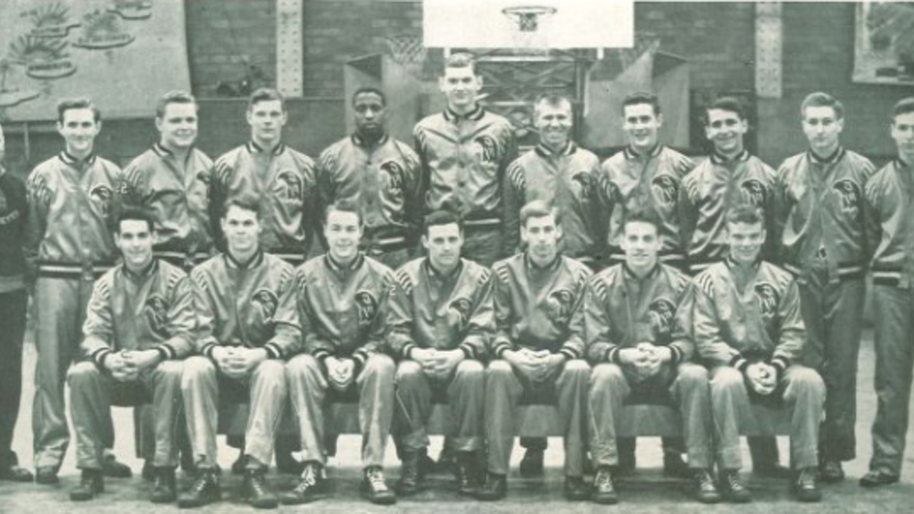 A team photograph of the 1944 Iowa men's basketball team including Dick Culberson