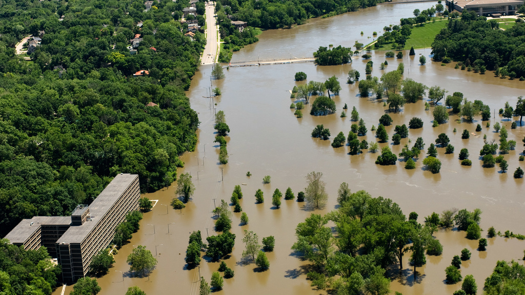 Aerial photograph of the Iowa River entering the University of Iowa campus in June 2008